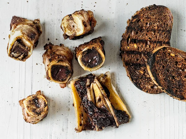 Rustik İngilizce kemik iliği tost — Stok fotoğraf