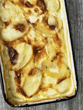 rustik altın elma dilimli patates graten dauphinois