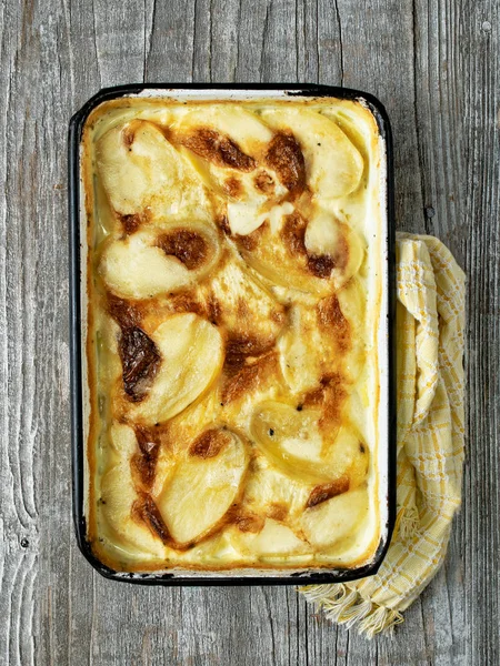 rustik altın elma dilimli patates graten dauphinois