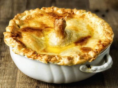 Altın rustik İngilizce tavuklu böreği