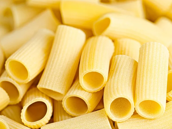 Ungekochte italienische Rigatoni-Nudeln — Stockfoto