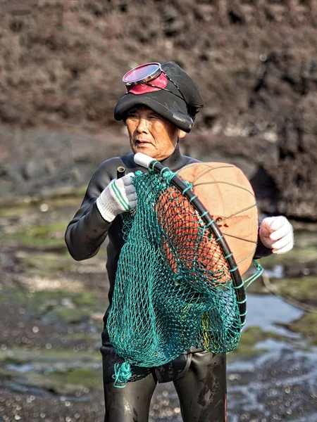 Haenyeo traditionelle weibliche Fischertaucher — Stockfoto