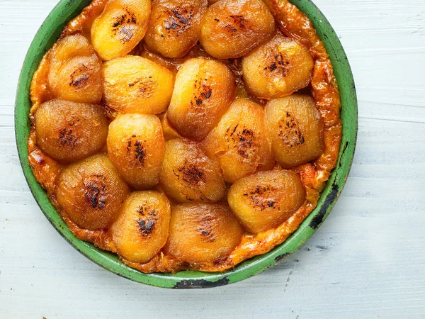 Ustic golden French apple tarte tatin — Stockfoto