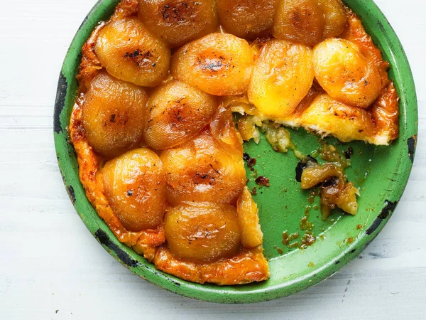 소박한 황금 사과 tarte tatin — 스톡 사진