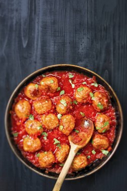 rustik İtalyan köfteli domates soslu