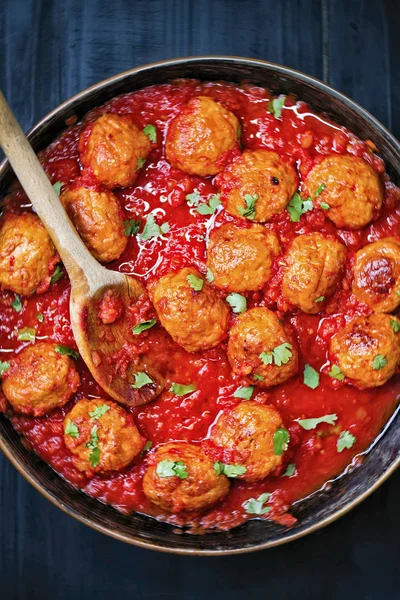 Rustikální meatball italská v rajčatové omáčce — Stock fotografie