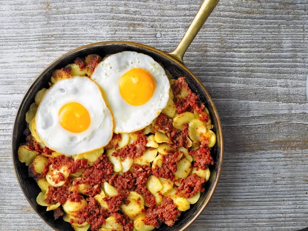 Rustik corned beef hash — Stockfoto