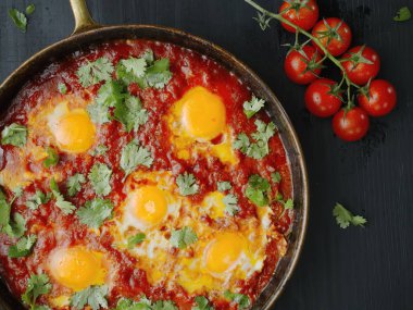 rustik Orta Doğu shakshuka Kahvaltı