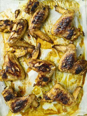 tepsi rustik fırında tavuk kanat