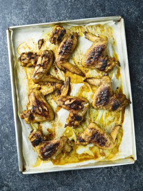 tepsi rustik fırında tavuk kanat