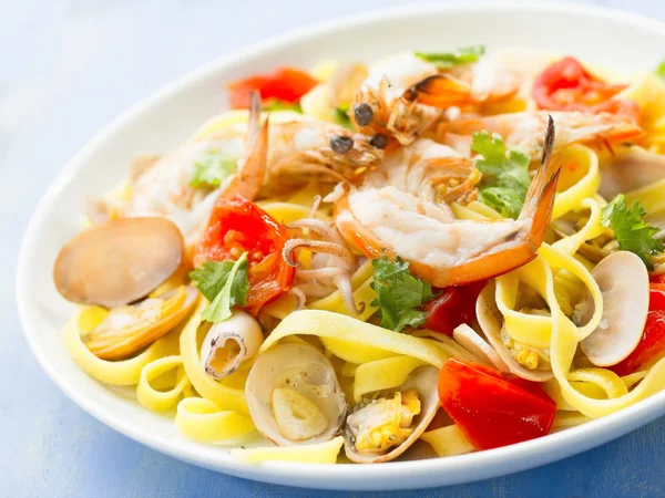 Макароны из итальянских морепродуктов — стоковое фото