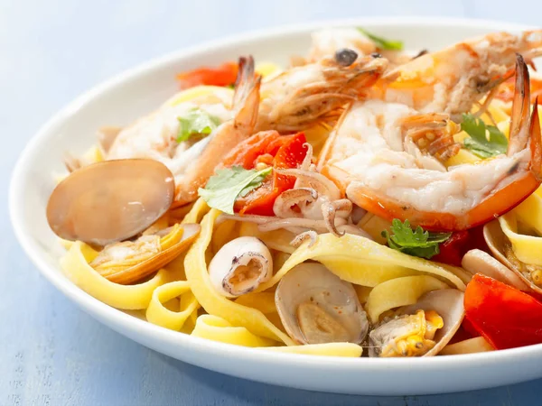 Rustikale italienische Meeresfrüchte Pasta — Stockfoto