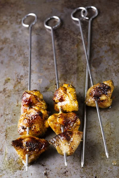 Cauda de frango grelhado dourado rústico — Fotografia de Stock