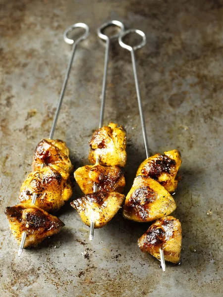 Queue de poulet grillée dorée rustique — Photo