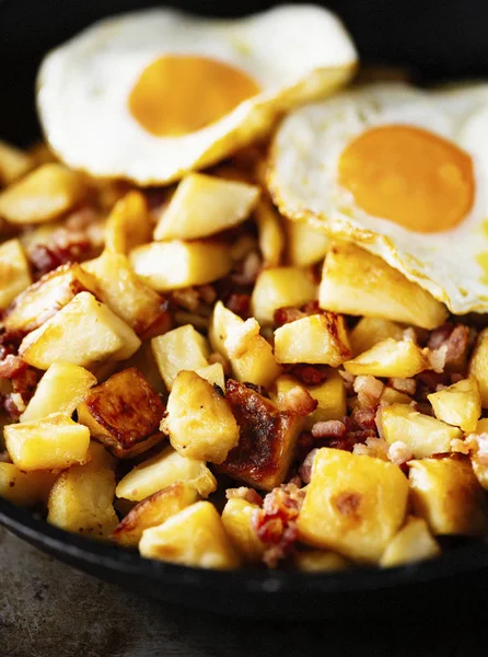 Rustique anglais bacon hash petit déjeuner — Photo