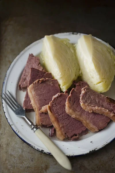 Carne de res y repollo corned americano irlandés —  Fotos de Stock