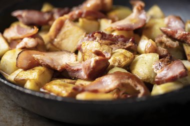 Köy pastırmalı patates haşhaşlı kahvaltı.