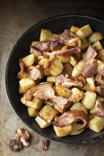 Rustieke bacon aardappel hash ontbijt — Stockfoto
