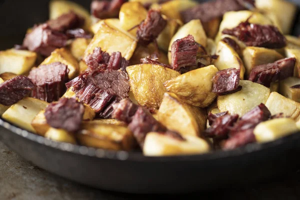 Rústico corned carne hash pequeno-almoço — Fotografia de Stock