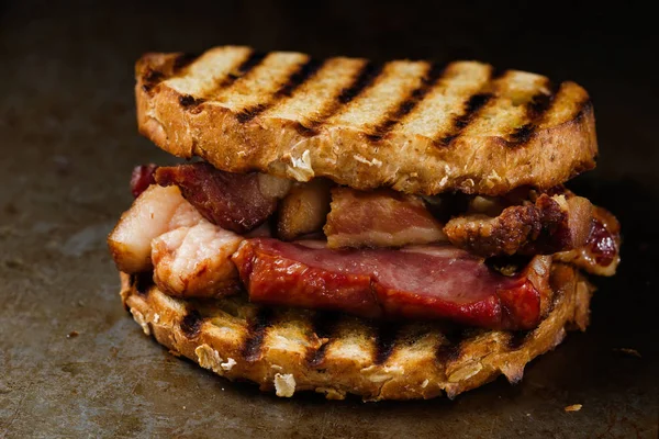 English bacon butty sandwich — Stockfoto