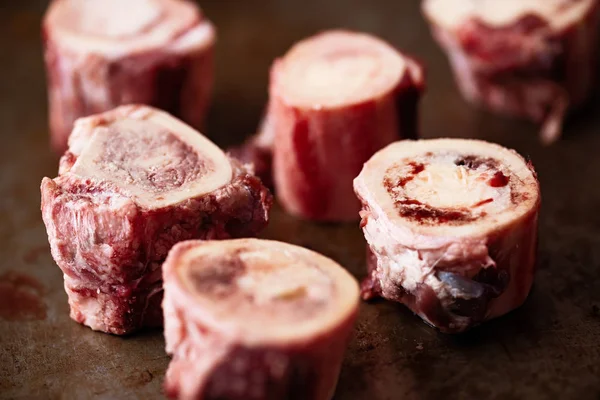 Сільський сирий неварений кістковий мозок з яловичини — стокове фото