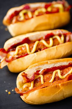 Amerikan fast food sosislisine yakın çekim
