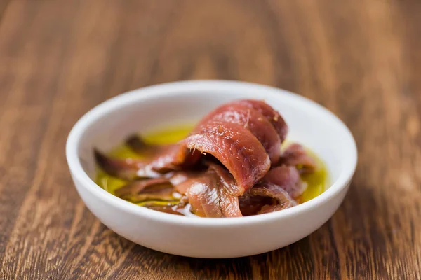 Tuzlu ançüez filetoyu kapat.