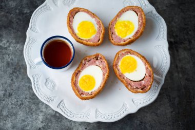 Geleneksel İngiliz konforlu, İskoç yumurtasına yakın.