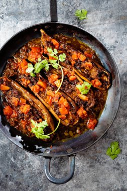 Kırsal geleneksel Türk şeylerine yakın patlıcan Karniyarik