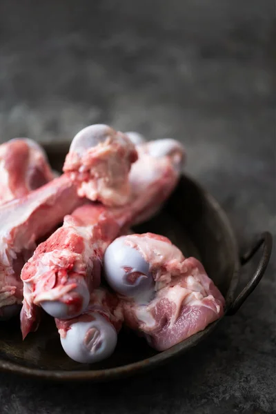 Nahaufnahme Rustikale Schweineknochen Aromatische Zutat — Stockfoto