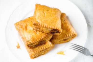 Kırsal altın İngiliz sosisli turtası konforlu yiyeceklere yakın çekim