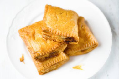 Kırsal altın İngiliz sosisli turtası konforlu yiyeceklere yakın çekim