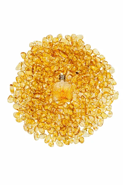 Vintage şişe ve sarı kehribar taşı.