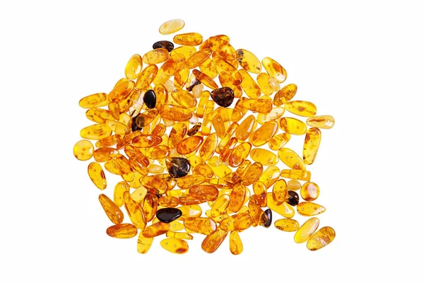 Geel amber stenen op een witte achtergrond. — Stockfoto
