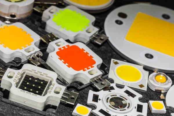 Vários chips LED 10W de cores poderosas e alguns chips menores — Fotografia de Stock