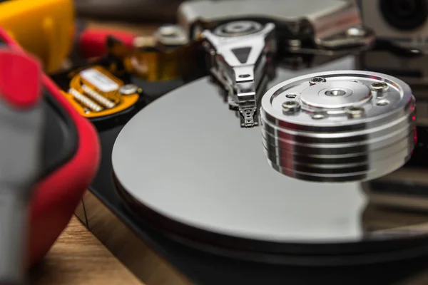 Open faulty HDD  in the service — Stock Photo, Image