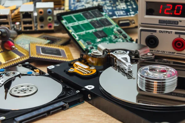 Open faulty HDD and SSD — Stock Photo, Image