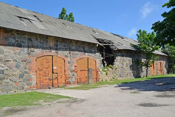 14 세기의 고 대 노예 건축에서 창. 정착 앰버, 칼리닌그라드 지역 — 스톡 사진