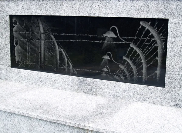 АМБЕР, РОССИЯ - 22 мая 2011 года: Каменная панель в основании памятника "Холокост " — стоковое фото