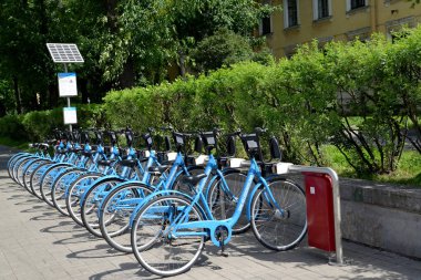 St. Petersburg, Rusya - 17 Temmuz 2016: Otomatik kiralama merkezi Bisiklet