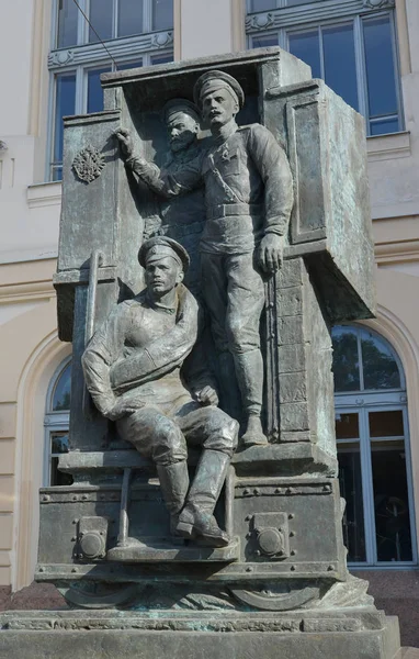 St. Petersburg, Rusland - 11 juli 2016: Monument van "De Russische garde van grote oorlog", close-up — Stockfoto