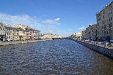 St. Petersburg, Rusya - 11 Temmuz 2016: Görünüm Fontanka Nehri iin yaz güneşli gün