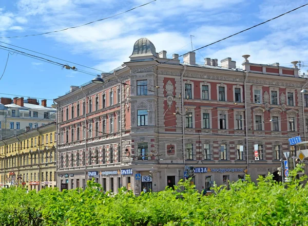 ST. PETERSBURG, RUSIA - 17 DE JULIO DE 2016: Casa rentable de V. A. Ratkov-Rozhnov — Foto de Stock