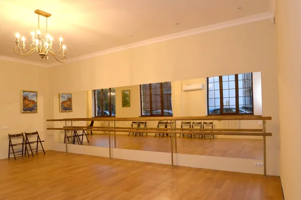 La machine à ballet dans la salle des métiers chorégraphie. Intérieur — Photo