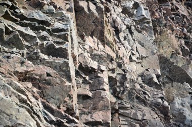 Taş kayalık doğurmak, arka plan geliştirilmesi