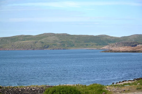 Blick auf die Küste des Barentsmeeres, der Halbinsel Kola. Gebiet Murmansk — Stockfoto