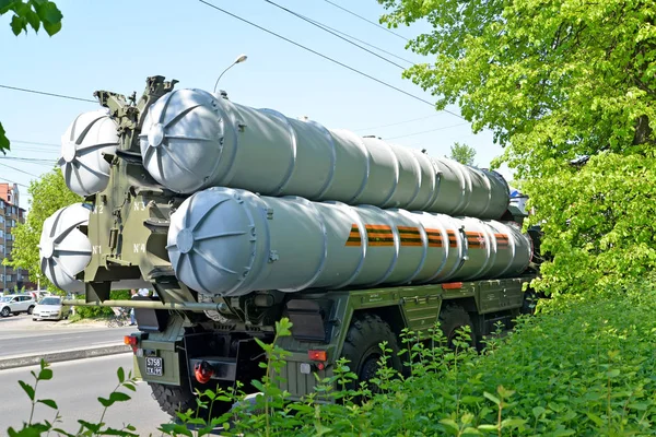 KALININGRAD, RUSSIA - MAY 09, 2016: The S-300 Surface-to-air Missile System (STAMS) on Sovetsk the prospectus after the parade in honor of the Victory Day on May 9, 2016 — Stock Photo, Image