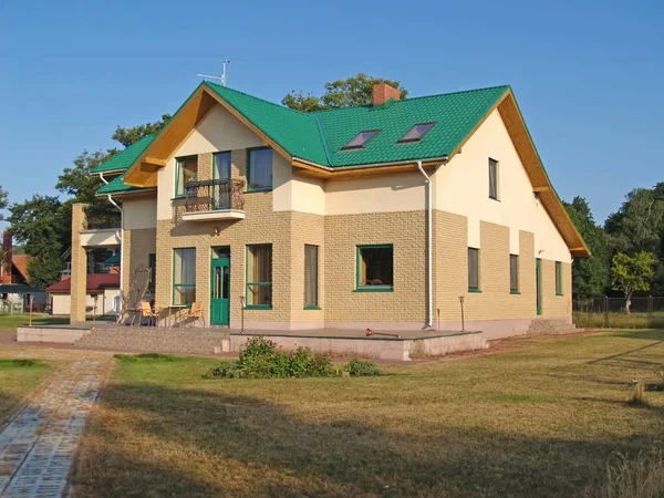 Sabahın erken saatlerinde konuk evi — Stok fotoğraf