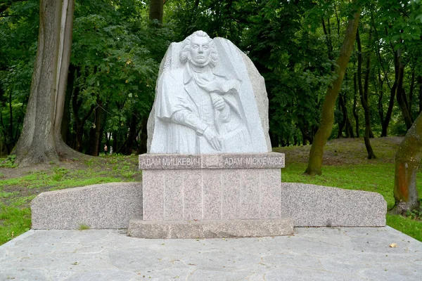 Zelenogradsk, Rusko - 21. srpna 2016: Památník polský básník Adam Mickiewicz — Stock fotografie