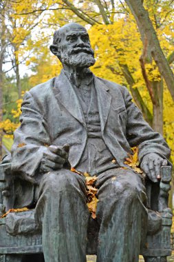 Svetlogorsk, Rusya - 26 Ekim 2016: Sonbaharda akademisyen ı. P. Pavlov bir anıt parçası